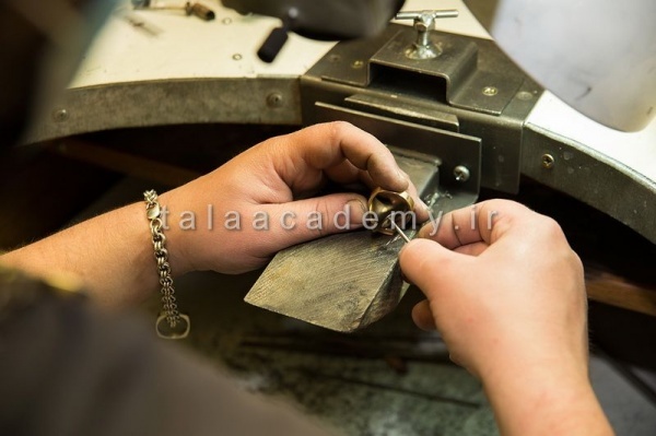 آموزش قلم زنی طلا و جواهر